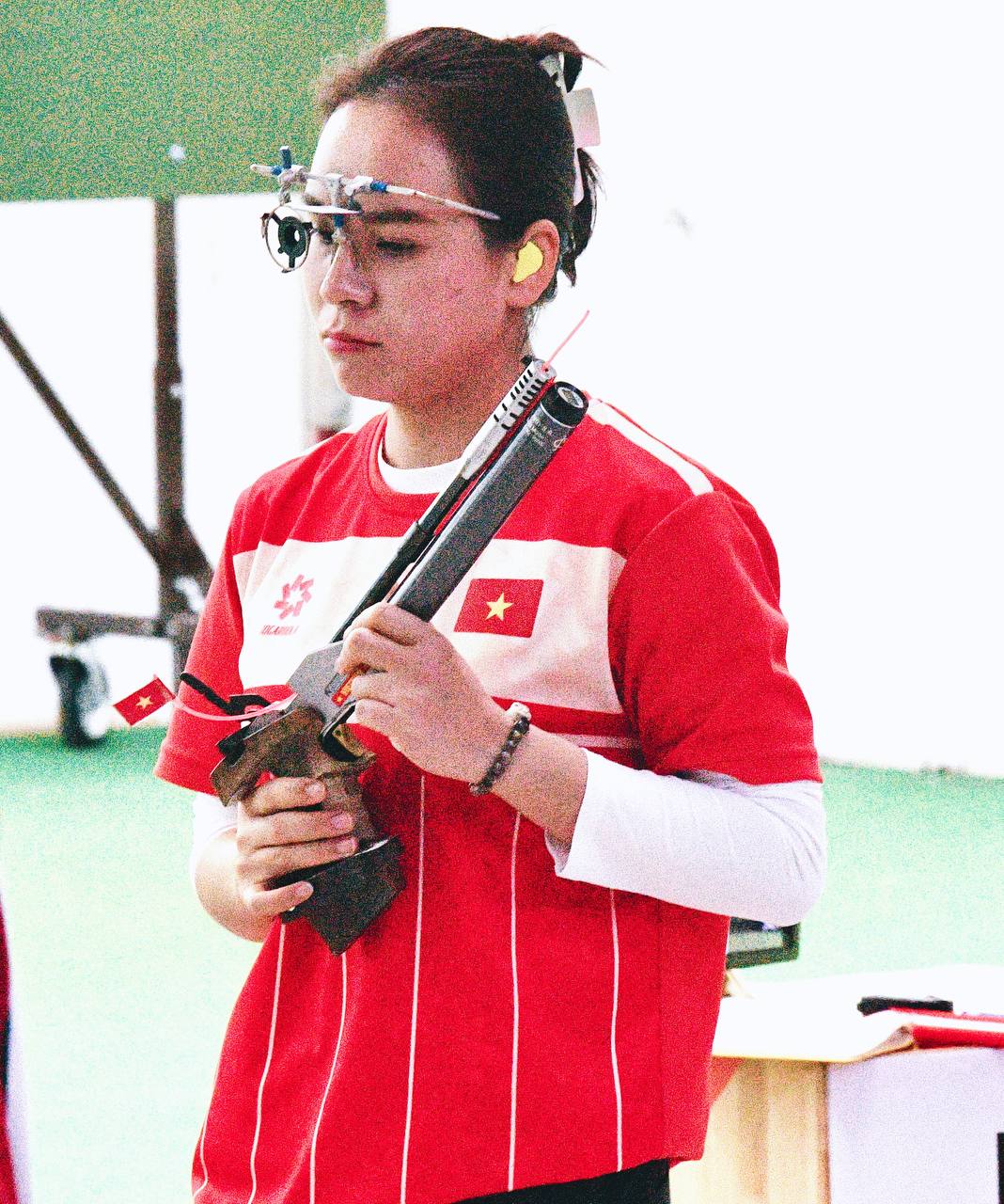 Đẳng cấp: Nữ xạ thủ xinh đẹp Trịnh Thu Vinh giành 2 HCV, phá 2 kỉ lục SEA Games chỉ trong 1 buổi sáng- Ảnh 14. Đẳng cấp: Nữ xạ thủ xinh đẹp Trịnh Thu Vinh giành 2 HCV, phá 2 kỉ lục SEA Games chỉ trong 1 buổi sáng- Ảnh 14.