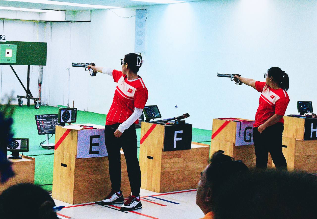 Đẳng cấp: Nữ xạ thủ xinh đẹp Trịnh Thu Vinh giành 2 HCV, phá 2 kỉ lục SEA Games chỉ trong 1 buổi sáng- Ảnh 4. Đẳng cấp: Nữ xạ thủ xinh đẹp Trịnh Thu Vinh giành 2 HCV, phá 2 kỉ lục SEA Games chỉ trong 1 buổi sáng- Ảnh 4.