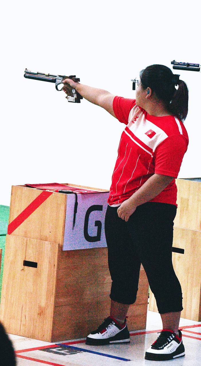 Đẳng cấp: Nữ xạ thủ xinh đẹp Trịnh Thu Vinh giành 2 HCV, phá 2 kỉ lục SEA Games chỉ trong 1 buổi sáng- Ảnh 7. Đẳng cấp: Nữ xạ thủ xinh đẹp Trịnh Thu Vinh giành 2 HCV, phá 2 kỉ lục SEA Games chỉ trong 1 buổi sáng- Ảnh 7.