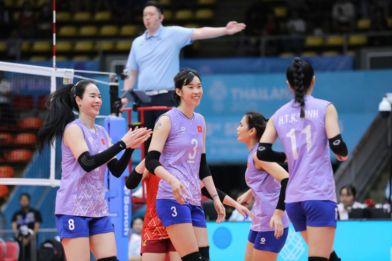 Ngắm dàn gái xinh bóng chuyền Việt Nam: Một mét vuông mấy cô chân dài thẳng tắp, visual xinh lung linh- Ảnh 15. Ngắm dàn gái xinh bóng chuyền Việt Nam: Một mét vuông mấy cô chân dài thẳng tắp, visual xinh lung linh- Ảnh 15.