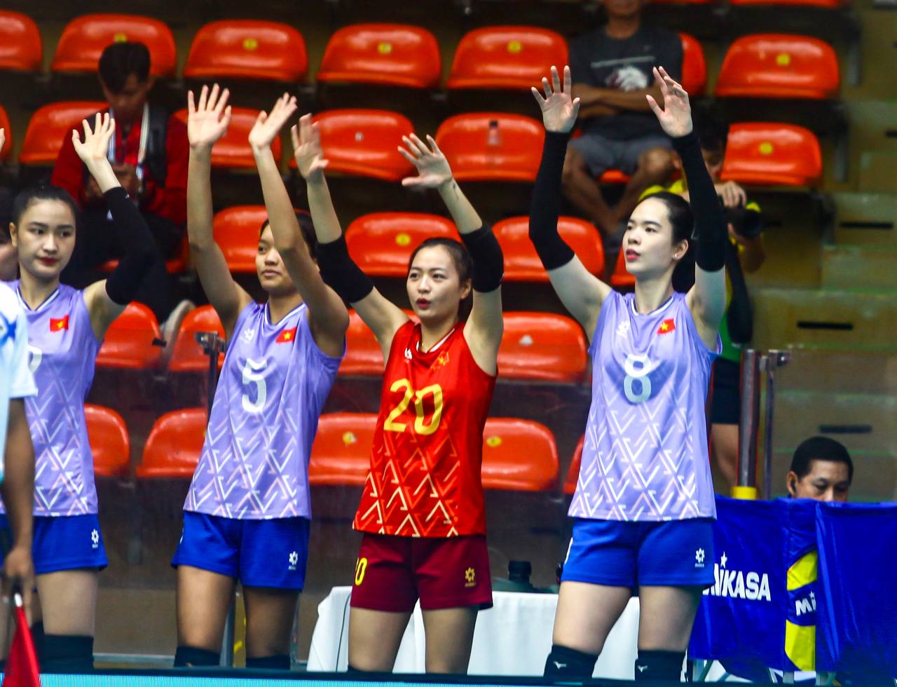 70% cơ thể là nhạc mới ra sân bóng chuyền SEA Games, VĐV vừa đập bóng vừa “quẩy” nhạc Rosé- Ảnh 5. 70% cơ thể là nhạc mới ra sân bóng chuyền SEA Games, VĐV vừa đập bóng vừa “quẩy” nhạc Rosé- Ảnh 5.