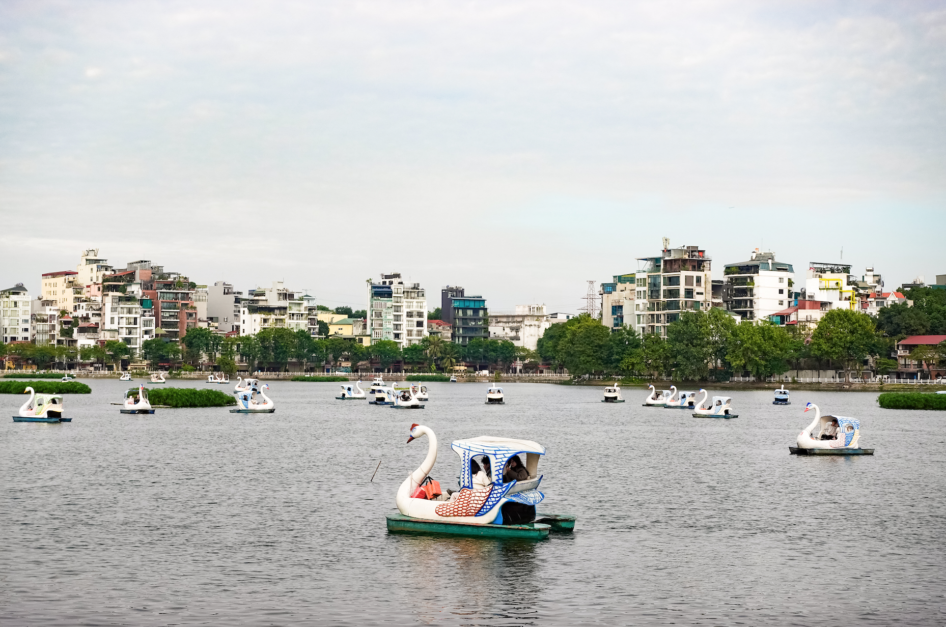 Cả Hà Nội rủ nhau ra đường trong ngày chất lượng không khí lọt top tốt nhất thế giới- Ảnh 4. Cả Hà Nội rủ nhau ra đường trong ngày chất lượng không khí lọt top tốt nhất thế giới- Ảnh 4.