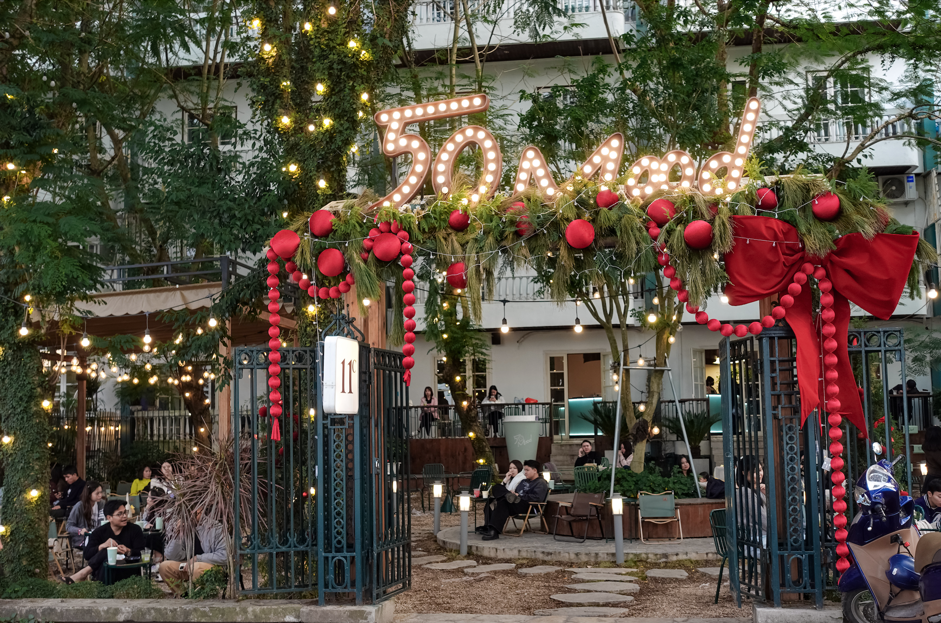 Cả Hà Nội rủ nhau ra đường trong ngày chất lượng không khí lọt top tốt nhất thế giới- Ảnh 8. Cả Hà Nội rủ nhau ra đường trong ngày chất lượng không khí lọt top tốt nhất thế giới- Ảnh 8.