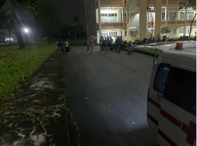 Nam sinh viên nghi nhảy lầu trong trường đại học ở TPHCM: Người thân nói về biểu hiện trước đó- Ảnh 1. Nam sinh viên nghi nhảy lầu trong trường đại học ở TPHCM: Người thân nói về biểu hiện trước đó- Ảnh 1.