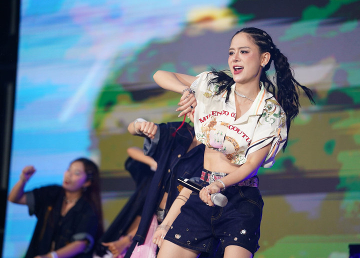 Khán giả đội mưa "quẩy" cuồng nhiệt tại lễ hội âm nhạc "có một không hai"- Ảnh 1.