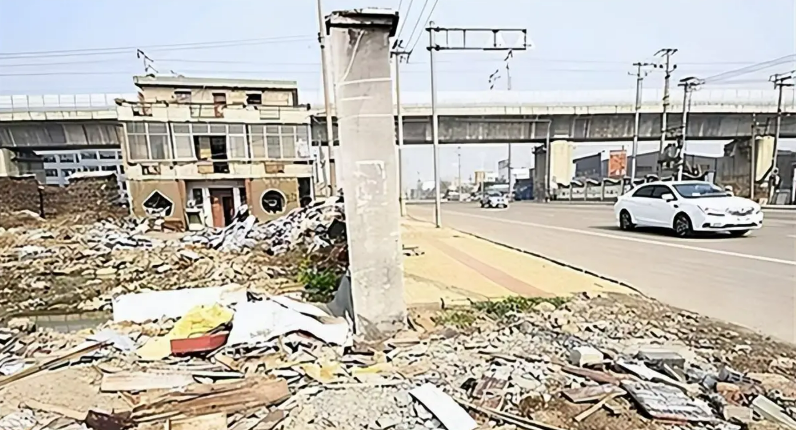 Chủ ngôi nhà 3 tầng từ chối nhận bồi thường, tuyên bố "không nhận được số tiền gấp 4 thì không di dời” và cái kết- Ảnh 1. Chủ ngôi nhà 3 tầng từ chối nhận bồi thường, tuyên bố "không nhận được số tiền gấp 4 thì không di dời” và cái kết- Ảnh 1.