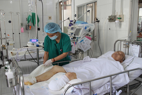 Mất chi, suy thận vì tin lời "thầy mạng"- Ảnh 1. Mất chi, suy thận vì tin lời "thầy mạng"- Ảnh 1.