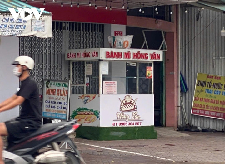 Số người ngộ độc do ăn bánh mì ở Quảng Ngãi tiếp tục tăng mạnh- Ảnh 1.