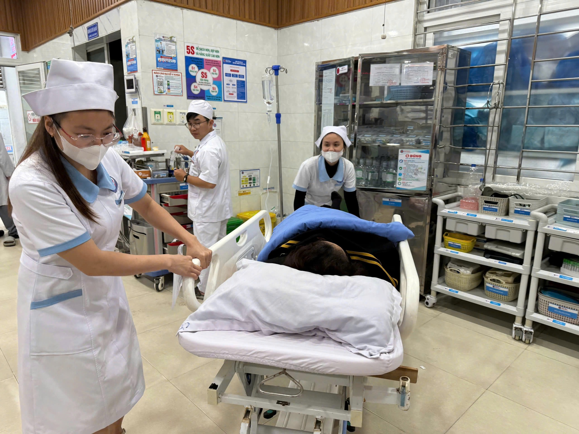 Đình chỉ cơ sở bánh mì Hồng Vân sau khi có 78 người nhập viện- Ảnh 1. Đình chỉ cơ sở bánh mì Hồng Vân sau khi có 78 người nhập viện- Ảnh 1.