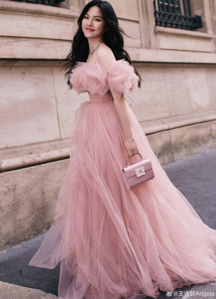 Sao nh&iacute; Bố ơi m&igrave;nh đi đ&acirc;u thế 16 tuổi đ&atilde; c&oacute; Rolls-Royce ri&ecirc;ng, vi vu bằng Maybach 56 tỷ- Ảnh 13.