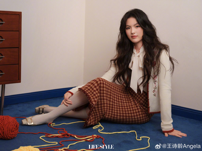 Sao nh&iacute; Bố ơi m&igrave;nh đi đ&acirc;u thế 16 tuổi đ&atilde; c&oacute; Rolls-Royce ri&ecirc;ng, vi vu bằng Maybach 56 tỷ- Ảnh 9.