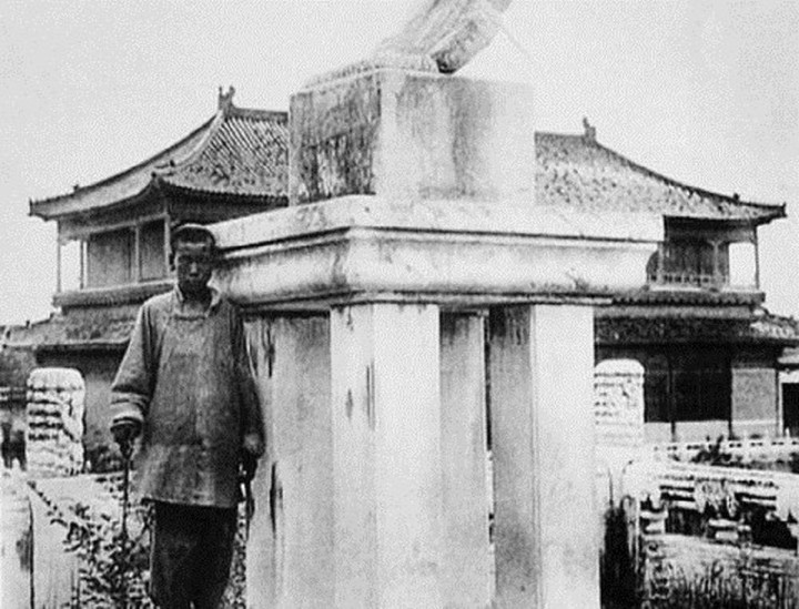 C&uacute; lừa của phim ảnh: Th&aacute;i gi&aacute;m phần lớn m&ugrave; chữ nhưng lu&ocirc;n l&agrave; người đọc chiếu chỉ- Ảnh 3.