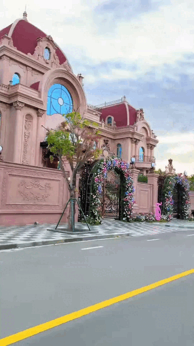 Đám cưới hé lộ dinh thự Đám cưới hé lộ dinh thự