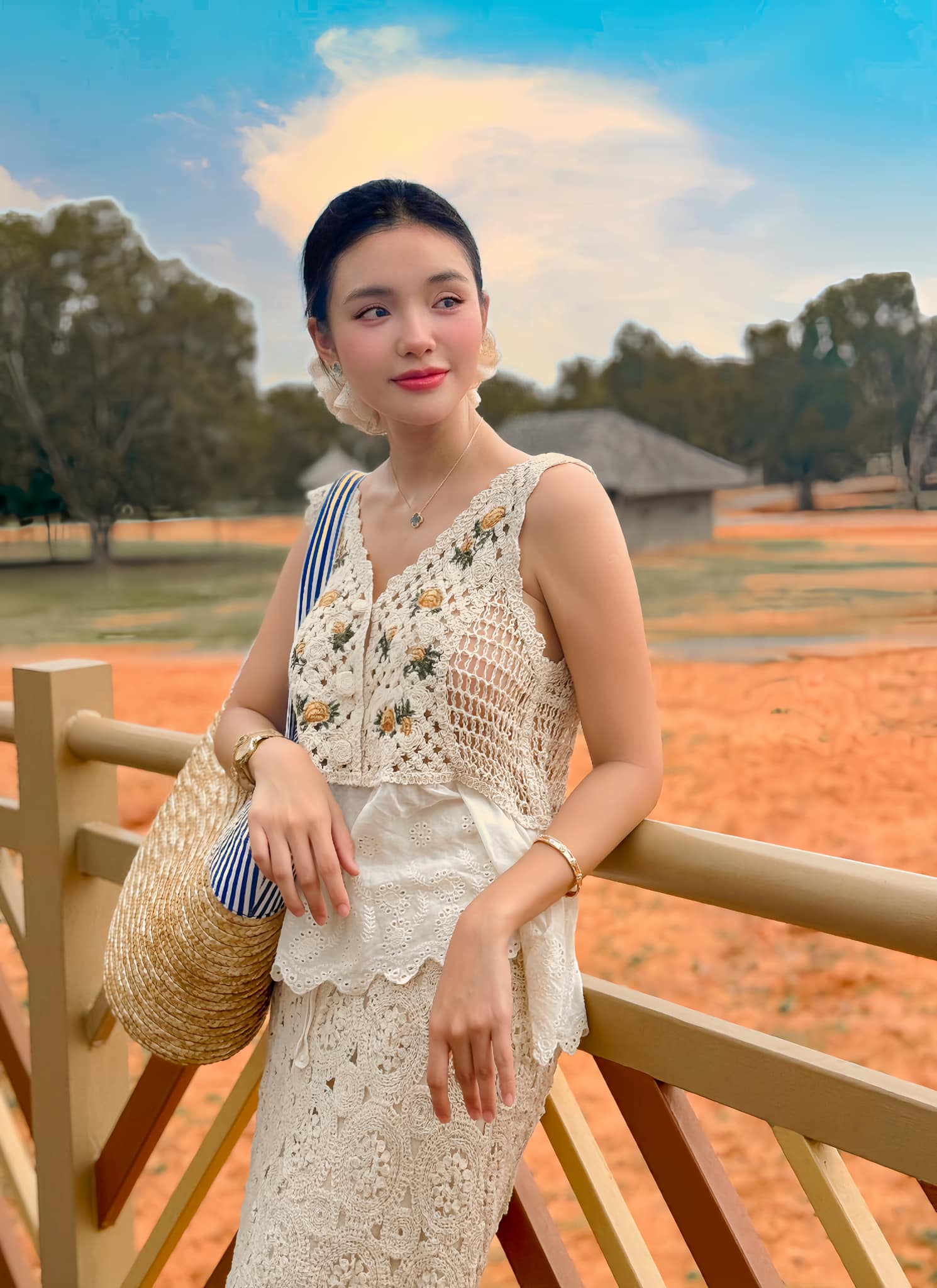 Mỹ nhân Việt đổi đời chỉ nhờ 1 cái bĩu môi: Xuất thân dòng dõi hoàng tộc, visual đúng chuẩn sang xịn mịn- Ảnh 3. Mỹ nhân Việt đổi đời chỉ nhờ 1 cái bĩu môi: Xuất thân dòng dõi hoàng tộc, visual đúng chuẩn sang xịn mịn- Ảnh 3.