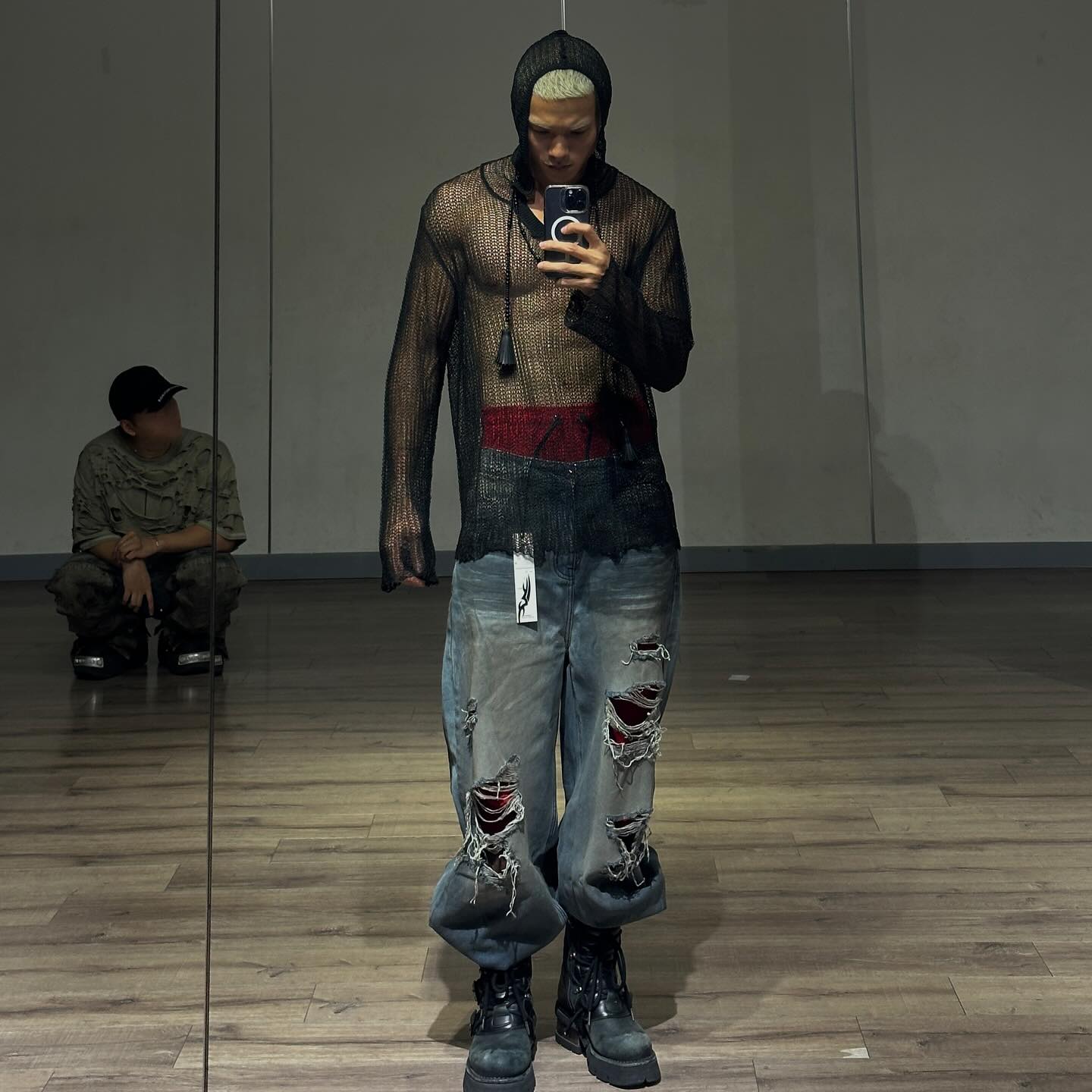 Nam thần thế hệ mới khiến HIEUTHUHAI và loạt mỹ nam không thể toả sáng- Ảnh 14. Nam thần thế hệ mới khiến HIEUTHUHAI và loạt mỹ nam không thể toả sáng- Ảnh 14.