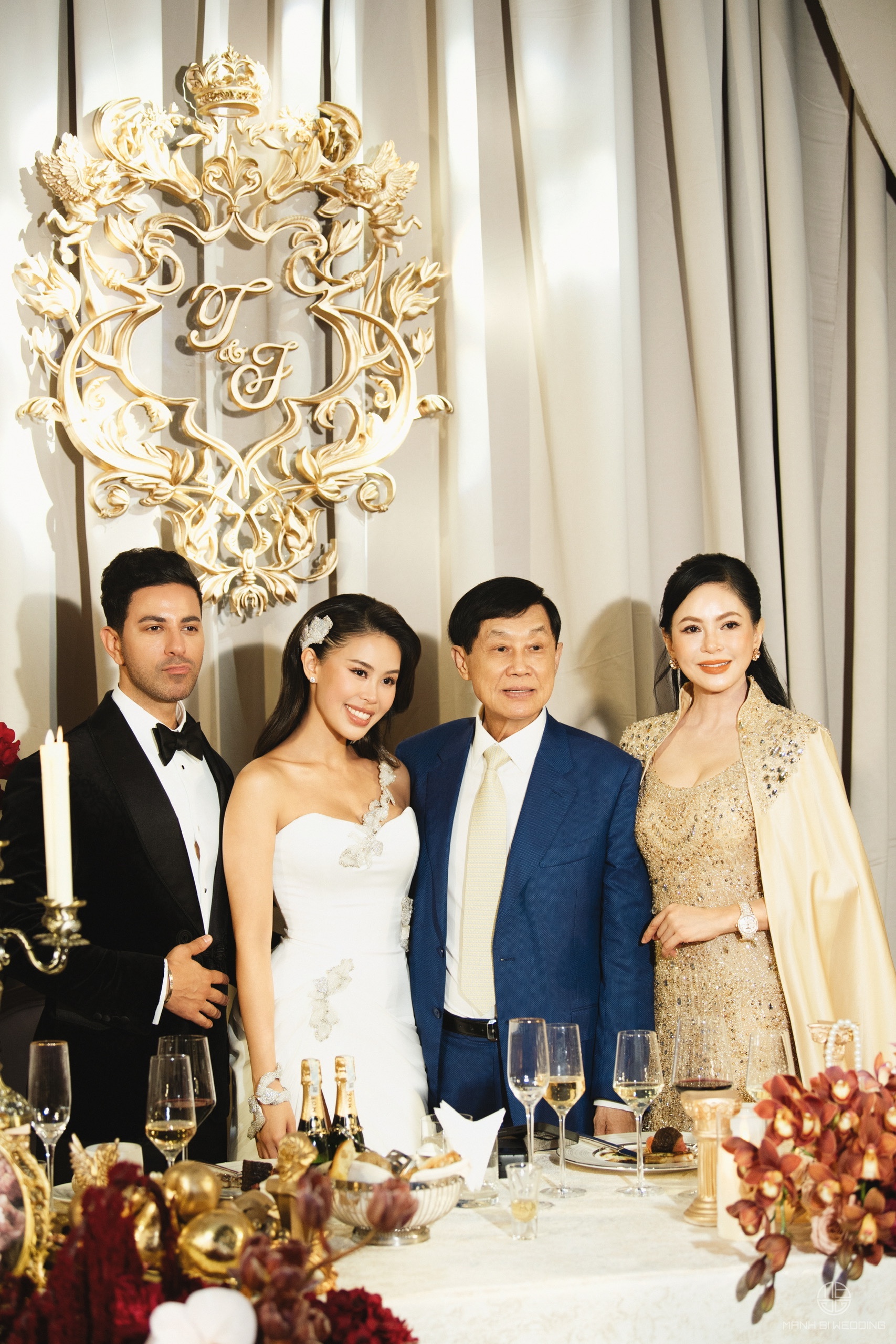 Điều phu nhân tỷ phú Johnathan Hạnh Nguyễn chỉ làm trong đám cưới ái nữ, 2 con dâu không có đặc quyền này!- Ảnh 1. Điều phu nhân tỷ phú Johnathan Hạnh Nguyễn chỉ làm trong đám cưới ái nữ, 2 con dâu không có đặc quyền này!- Ảnh 1.