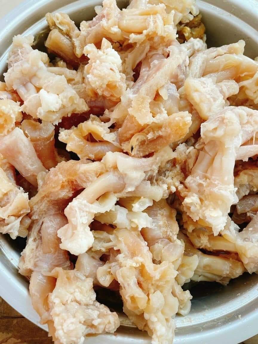 Bộ phận gi&aacute; rẻ của b&ograve; nhiều người bỏ đi, d&acirc;n s&agrave;nh ăn lại mua v&eacute;t v&igrave; gi&ograve;n ngon, chế biến đ&uacute;ng c&aacute;ch th&agrave;nh m&oacute;n "đại bổ" cho xương khớp- Ảnh 1.