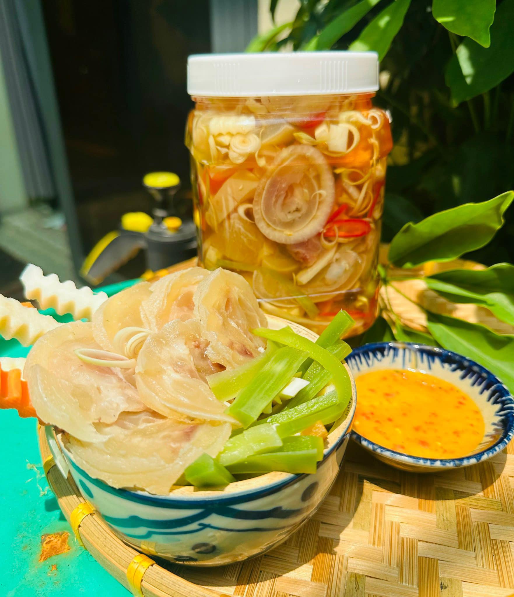 Bộ phận gi&aacute; rẻ của b&ograve; nhiều người bỏ đi, d&acirc;n s&agrave;nh ăn lại mua v&eacute;t v&igrave; gi&ograve;n ngon, chế biến đ&uacute;ng c&aacute;ch th&agrave;nh m&oacute;n "đại bổ" cho xương khớp- Ảnh 2.