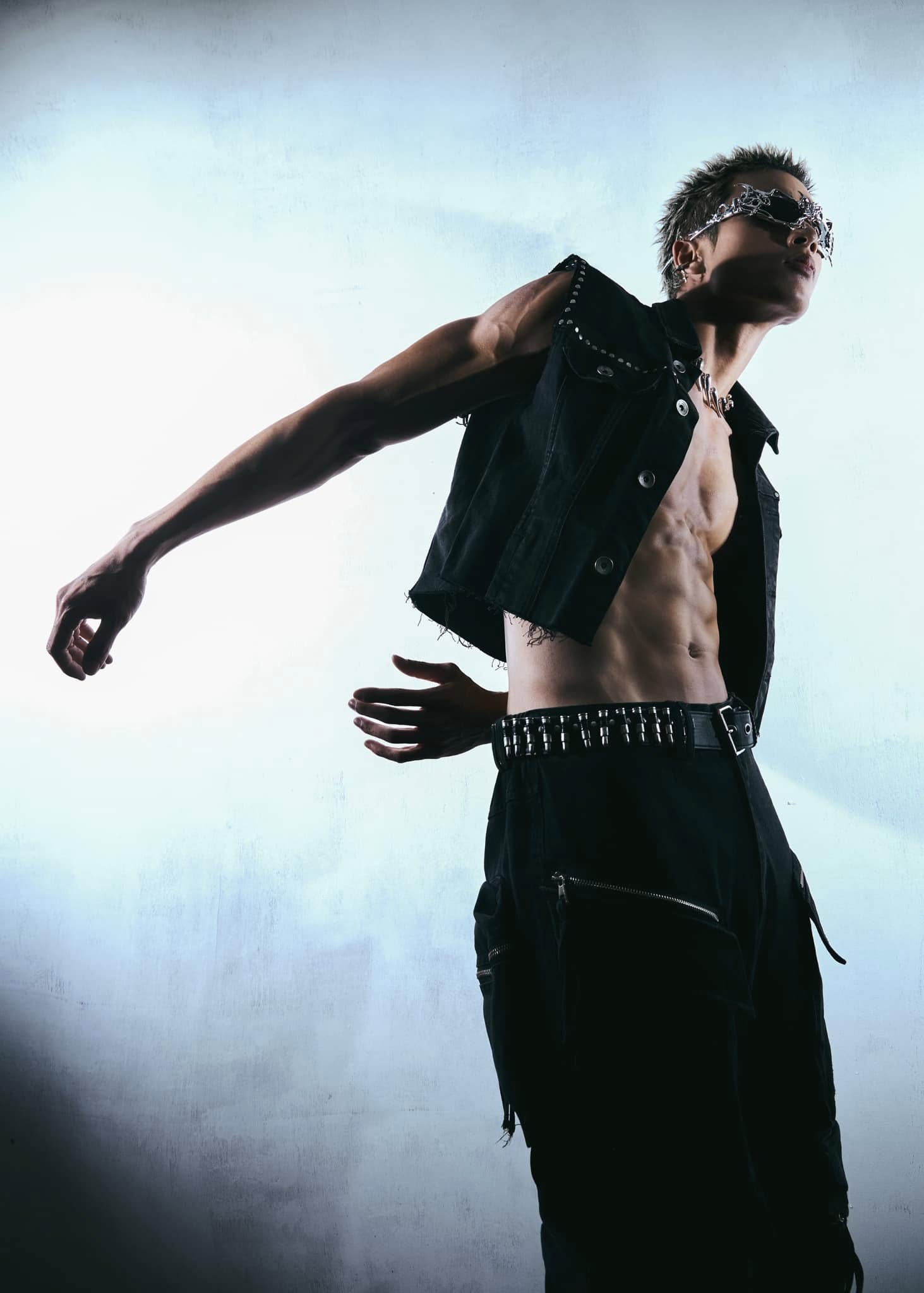 Nam thần thế hệ mới khiến HIEUTHUHAI và loạt mỹ nam không thể toả sáng- Ảnh 9. Nam thần thế hệ mới khiến HIEUTHUHAI và loạt mỹ nam không thể toả sáng- Ảnh 9.