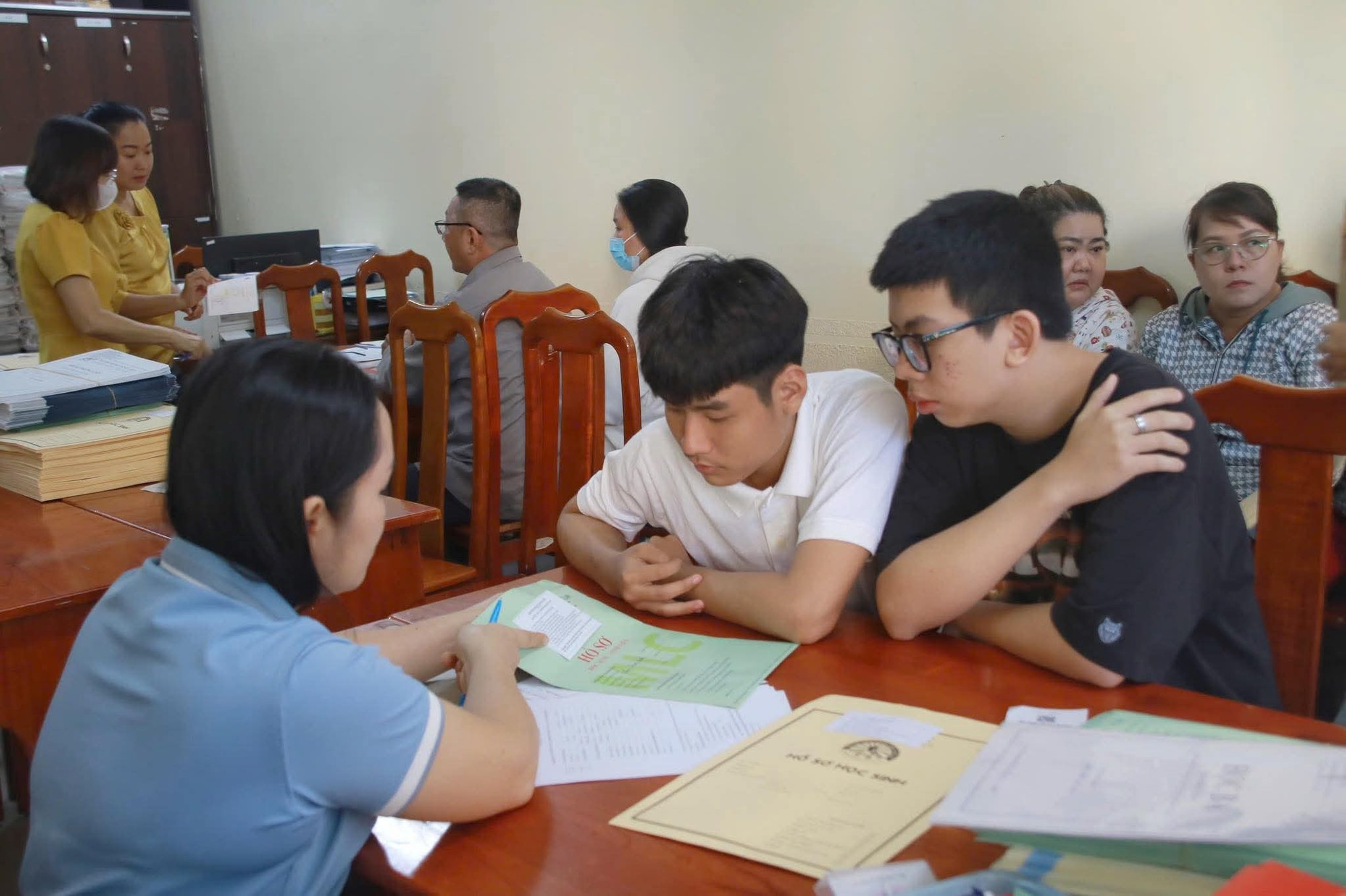 Phụ huynh ở TPHCM rối bời vì chưa biết con được nghỉ Tết Dương lịch 4 ngày hay 1 ngày- Ảnh 1.