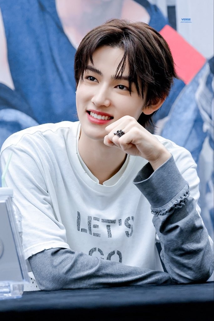 Tân binh hot nhất hiện nay “cướp hit” BTS- Ảnh 3. Tân binh hot nhất hiện nay “cướp hit” BTS- Ảnh 3.