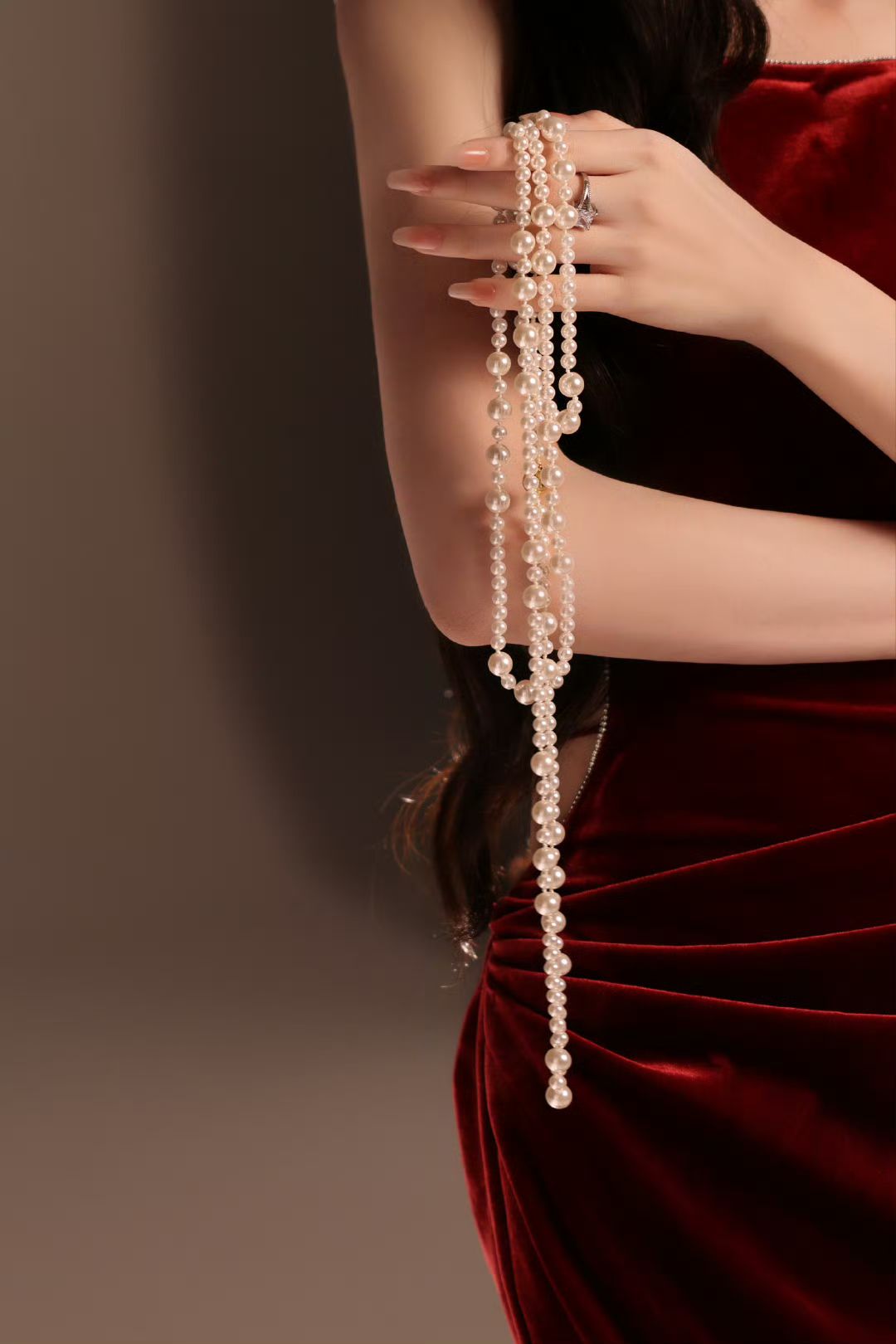 Trung Quốc hiện tại không ai mặc đẹp hơn mỹ nhân này: Đóng 1 phim mà mặc 20 bộ Haute Couture, đeo vòng cổ giá hàng triệu đô- Ảnh 2. Trung Quốc hiện tại không ai mặc đẹp hơn mỹ nhân này: Đóng 1 phim mà mặc 20 bộ Haute Couture, đeo vòng cổ giá hàng triệu đô- Ảnh 2.