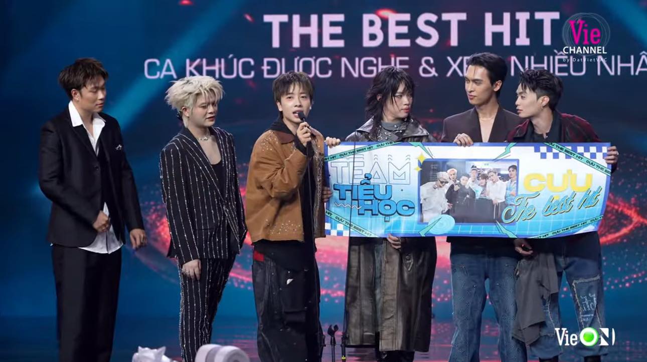 Cùng bị chê vô duyên khi lên trao giải tại Chung kết Say Hi, NICKY có cách xử lý thua hẳn HURRYKNG- Ảnh 1.