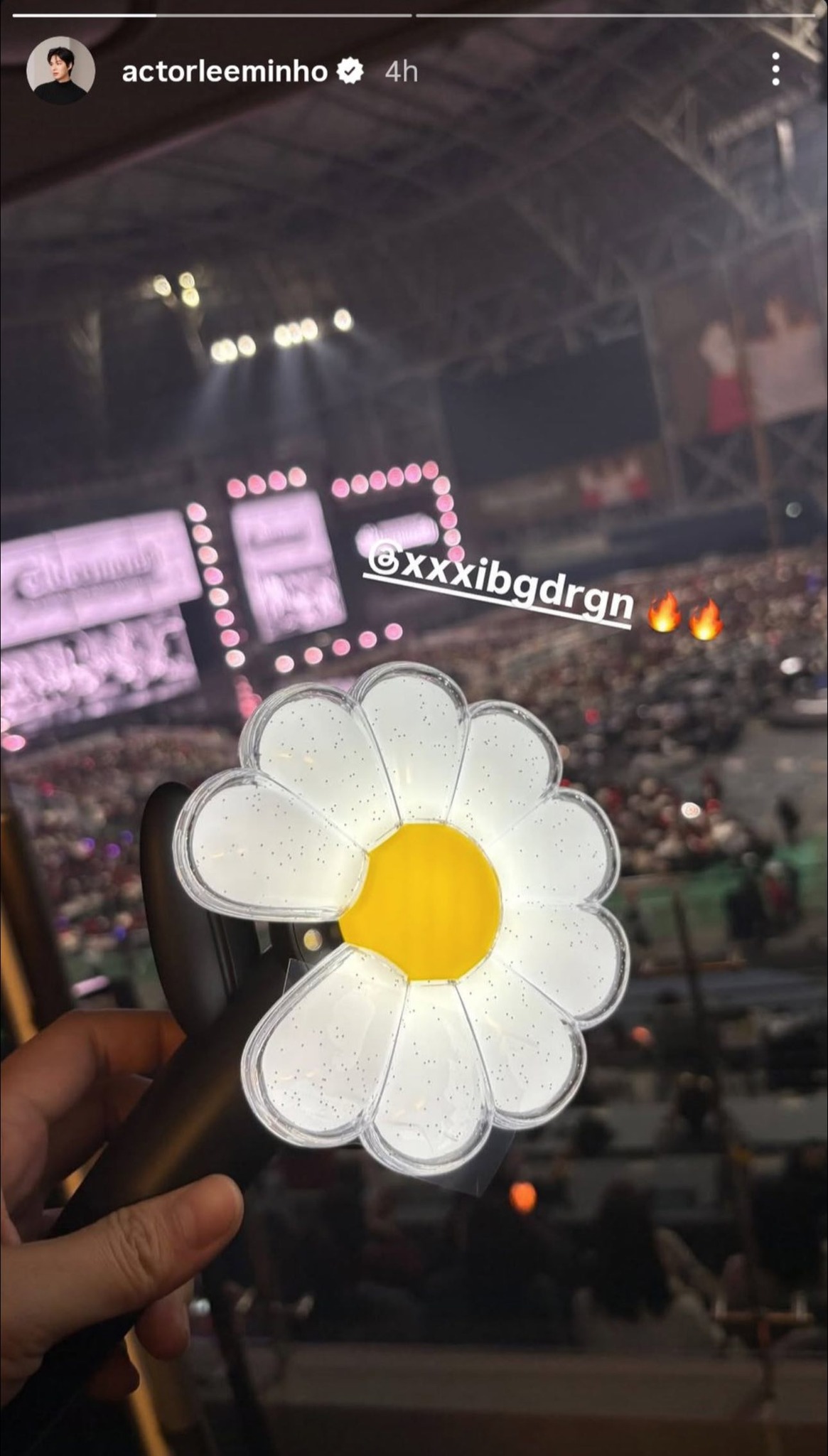 Đại hội showbiz ở concert G-DRAGON: Jung Kook "trốn" bạn gái đi chơi, Lee Min Ho hay idol đang nhập ngũ cũng không thể bỏ lỡ- Ảnh 3.