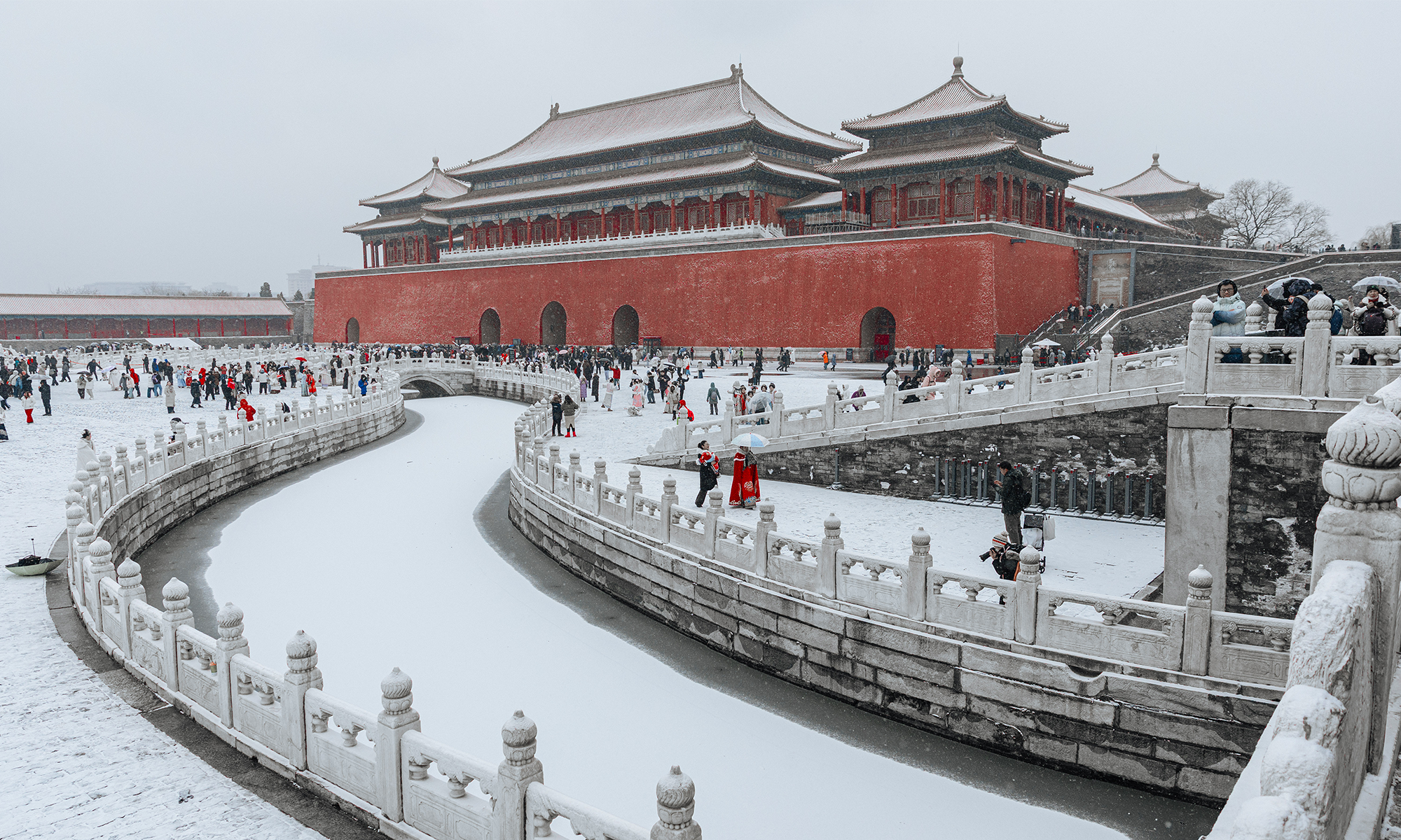 Cảnh tượng về đ&ecirc;m ở một trường đại học Bắc Kinh, nhiều người t&ograve; m&ograve; nhận x&eacute;t: "Họ cũng l&agrave;m như vậy ư?"- Ảnh 2.