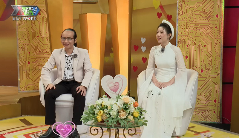 Hôn nhân của nhạc sĩ khiếm thị nổi tiếng nhất Việt Nam và mỹ nhân Vĩnh Long kém 18 tuổi- Ảnh 1. Hôn nhân của nhạc sĩ khiếm thị nổi tiếng nhất Việt Nam và mỹ nhân Vĩnh Long kém 18 tuổi- Ảnh 1.