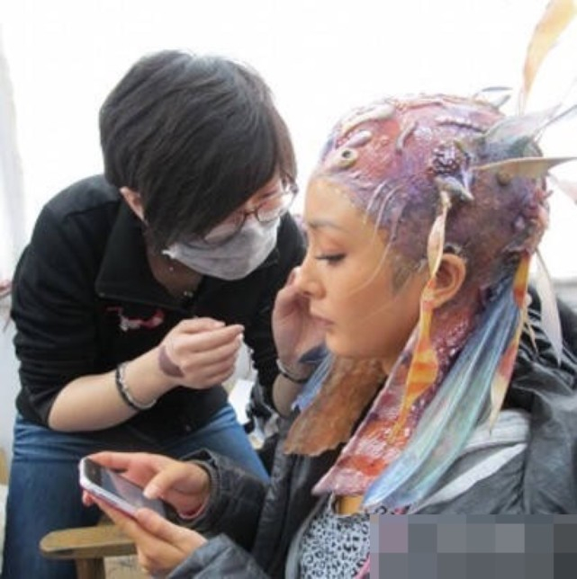 Một sao nữ được bạn trai thiếu gia đập tiền 3.400 tỷ nâng đỡ, đến Dương Mịch cũng bị bắt phải Một sao nữ được bạn trai thiếu gia đập tiền 3.400 tỷ nâng đỡ, đến Dương Mịch cũng bị bắt phải