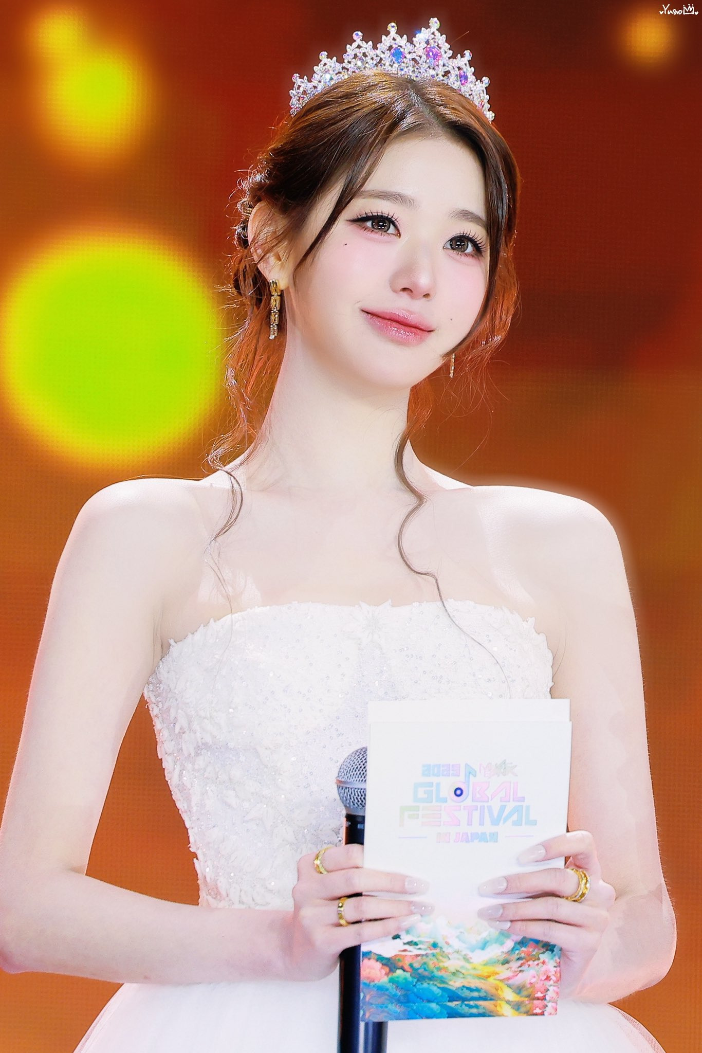 Jang Won Young chỉ nháy mắt cũng khiến triệu người muốn theo đuổi- Ảnh 3. Jang Won Young chỉ nháy mắt cũng khiến triệu người muốn theo đuổi- Ảnh 3.