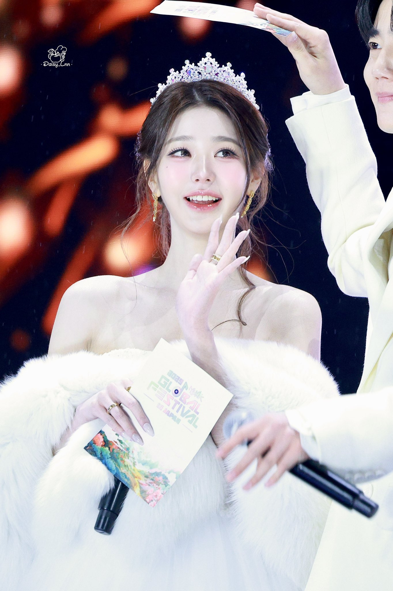 Jang Won Young chỉ nháy mắt cũng khiến triệu người muốn theo đuổi- Ảnh 8. Jang Won Young chỉ nháy mắt cũng khiến triệu người muốn theo đuổi- Ảnh 8.