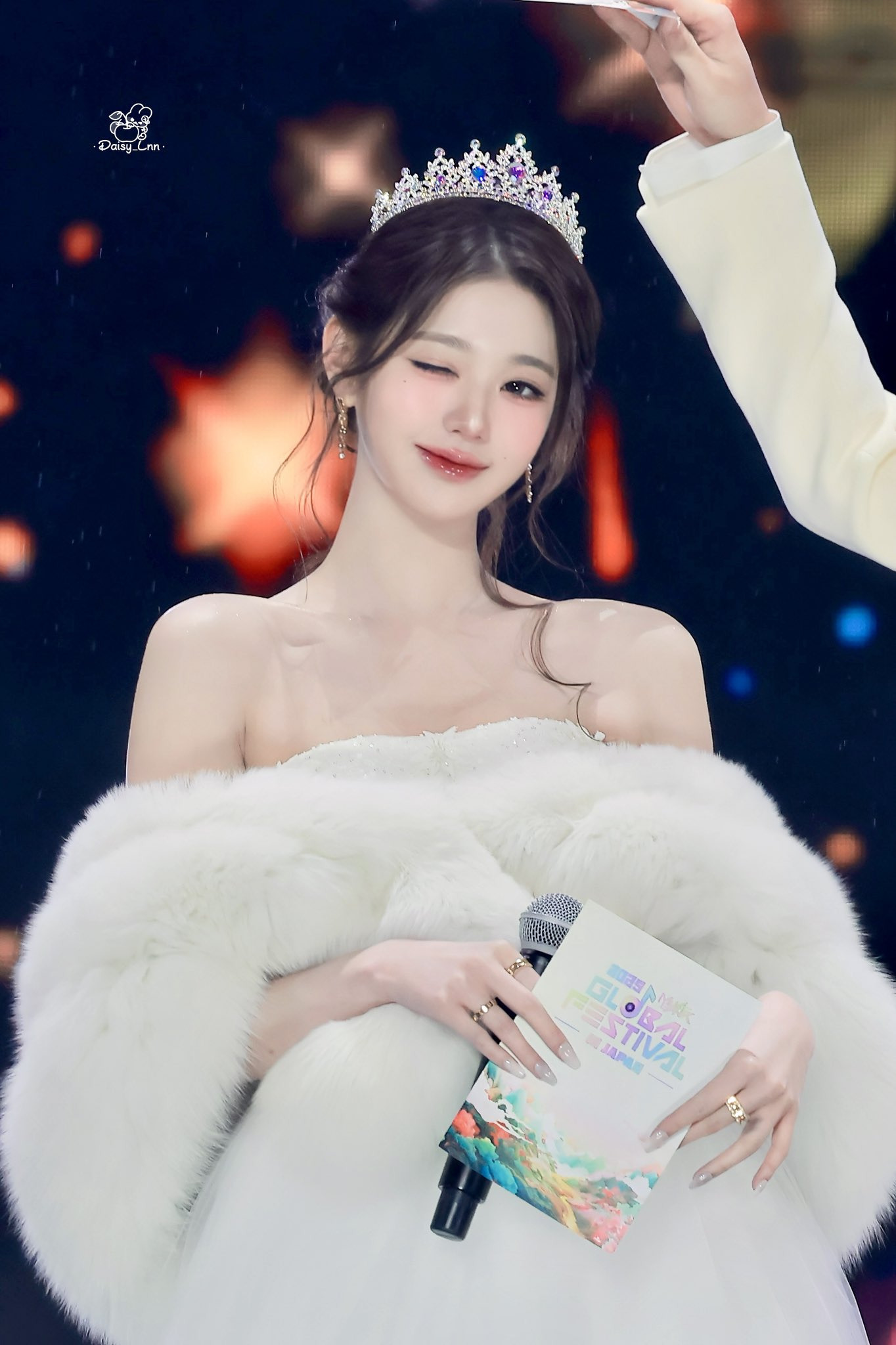 Jang Won Young chỉ nháy mắt cũng khiến triệu người muốn theo đuổi- Ảnh 6. Jang Won Young chỉ nháy mắt cũng khiến triệu người muốn theo đuổi- Ảnh 6.