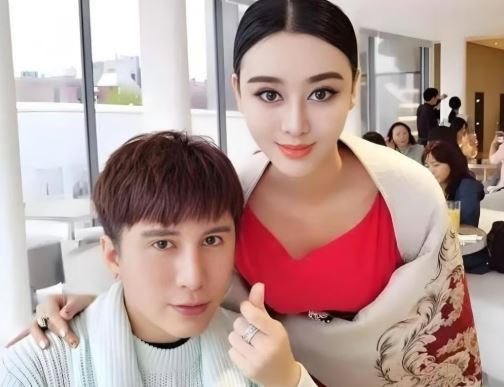 37 ca phẫu thuật, gần 30 tỷ đồng và cái kết cay đắng của người phụ nữ muốn trở thành Phạm Băng Băng thứ hai- Ảnh 3. 37 ca phẫu thuật, gần 30 tỷ đồng và cái kết cay đắng của người phụ nữ muốn trở thành Phạm Băng Băng thứ hai- Ảnh 3.