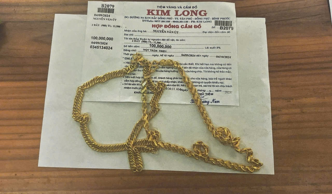 Bỏ 2 triệu đồng mua v&agrave;ng giả rồi mang cầm cố lấy 165 triệu đồng- Ảnh 2.