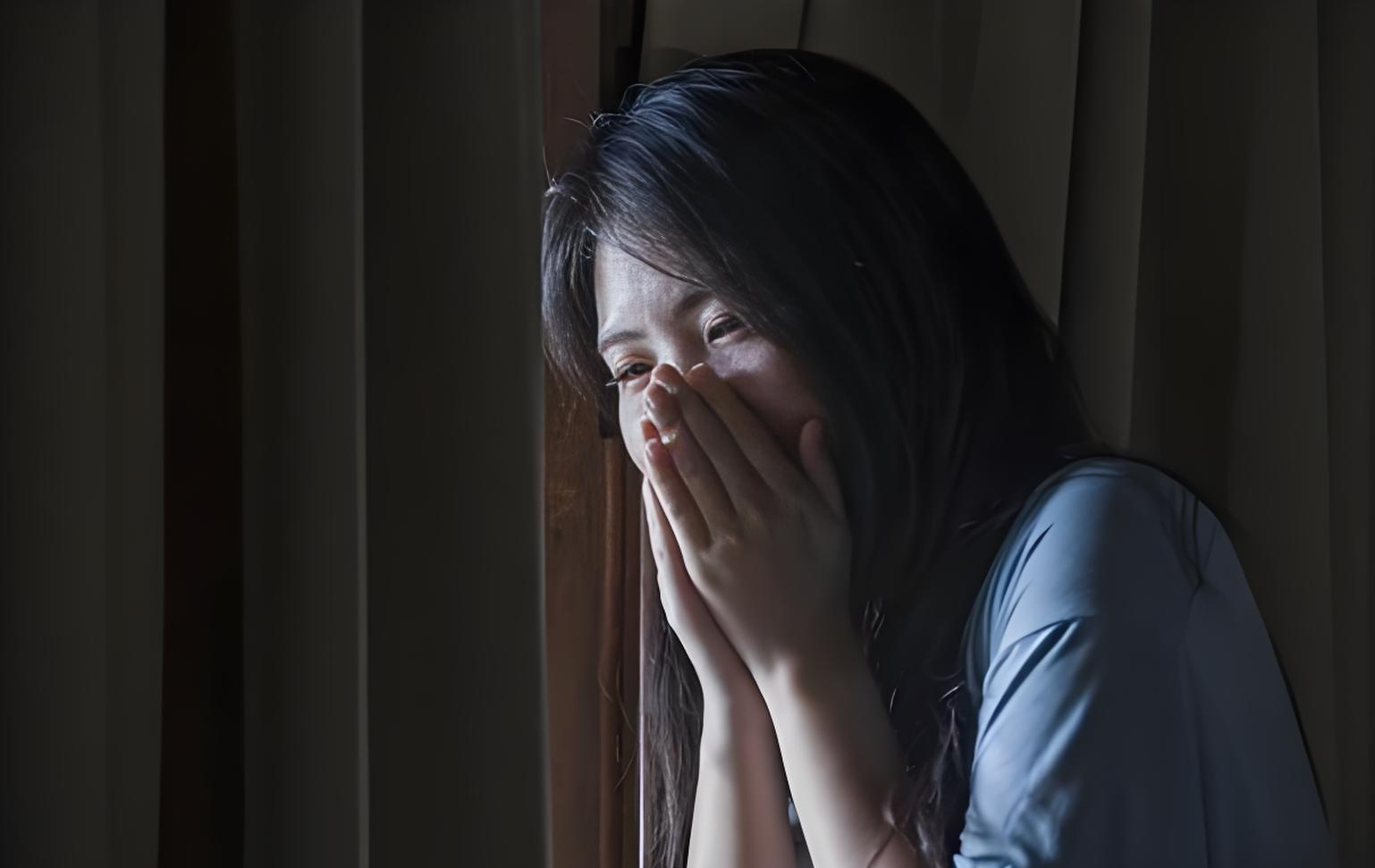 Sau khi mắng con, t&ocirc;i kh&oacute;c đến nửa đ&ecirc;m: Điều g&igrave; đằng sau những lần sụp đổ của cha mẹ?- Ảnh 1.