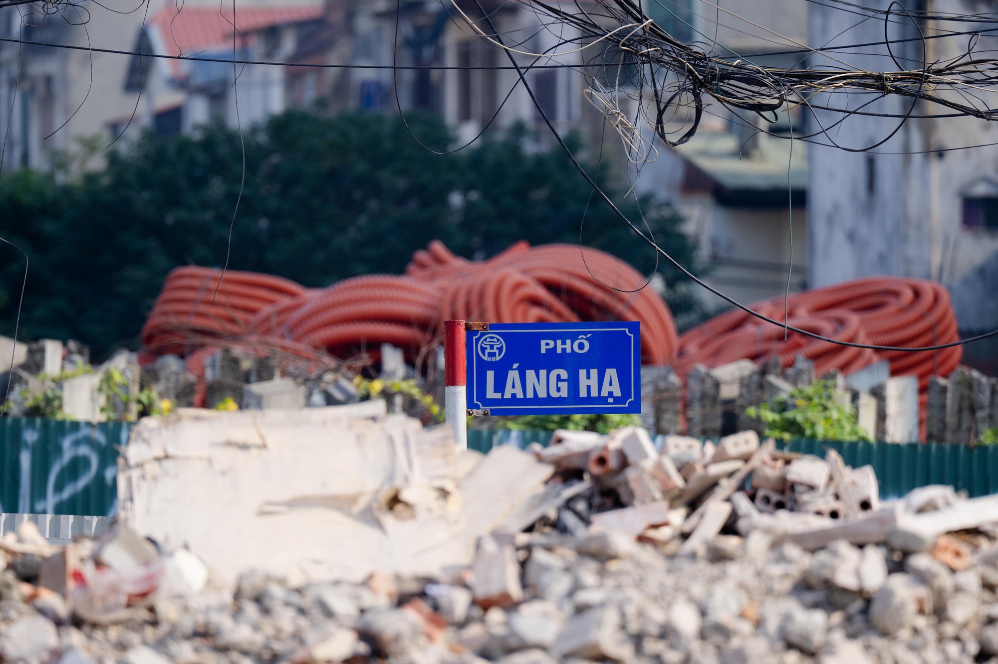 Toàn cảnh hiện trạng đường Đê La Thành sau khi được giải toả để xây đường vành đai 1- Ảnh 15. Toàn cảnh hiện trạng đường Đê La Thành sau khi được giải toả để xây đường vành đai 1- Ảnh 15.