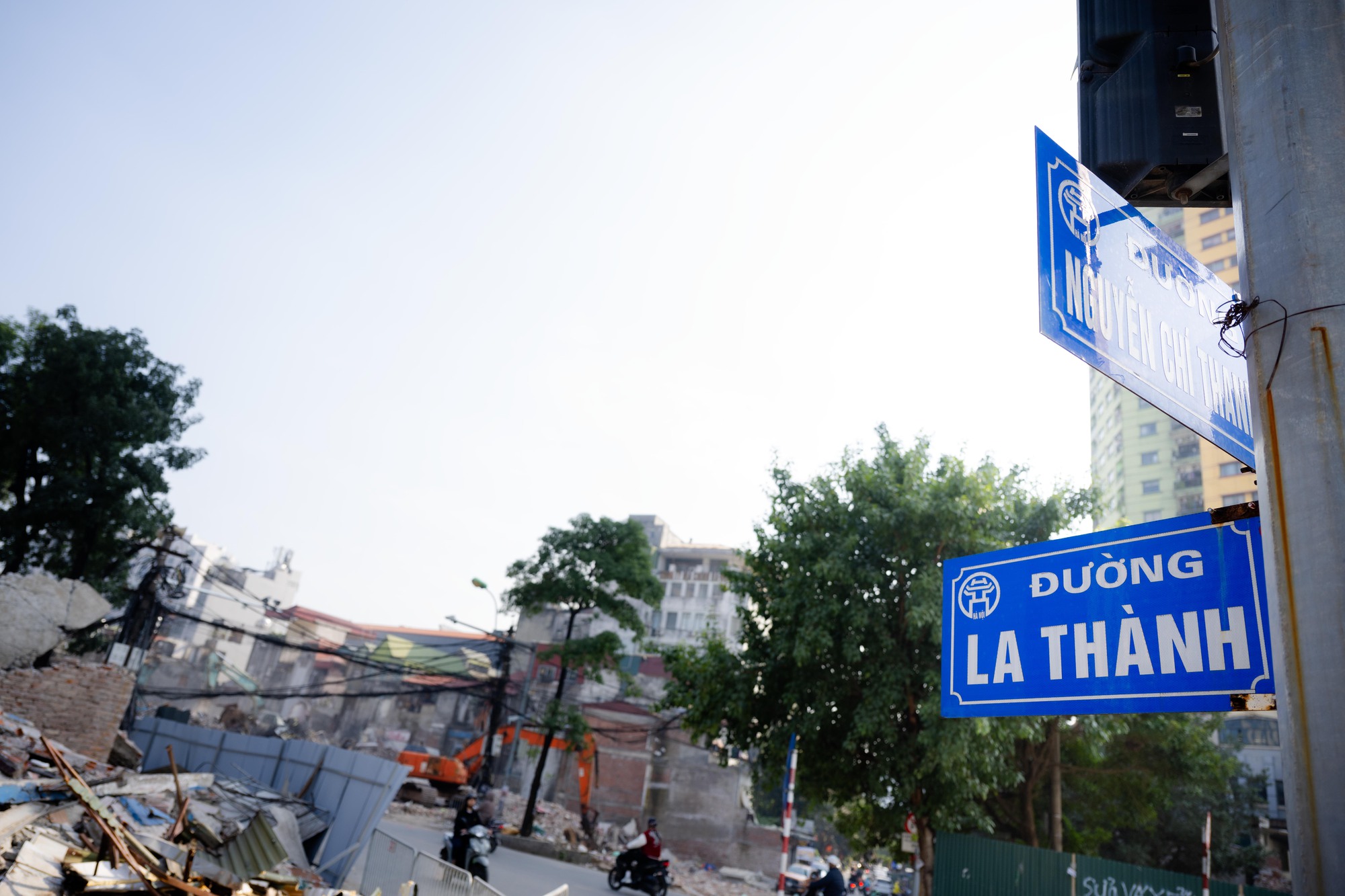 Toàn cảnh hiện trạng đường Đê La Thành sau khi được giải toả để xây đường vành đai 1- Ảnh 8. Toàn cảnh hiện trạng đường Đê La Thành sau khi được giải toả để xây đường vành đai 1- Ảnh 8.