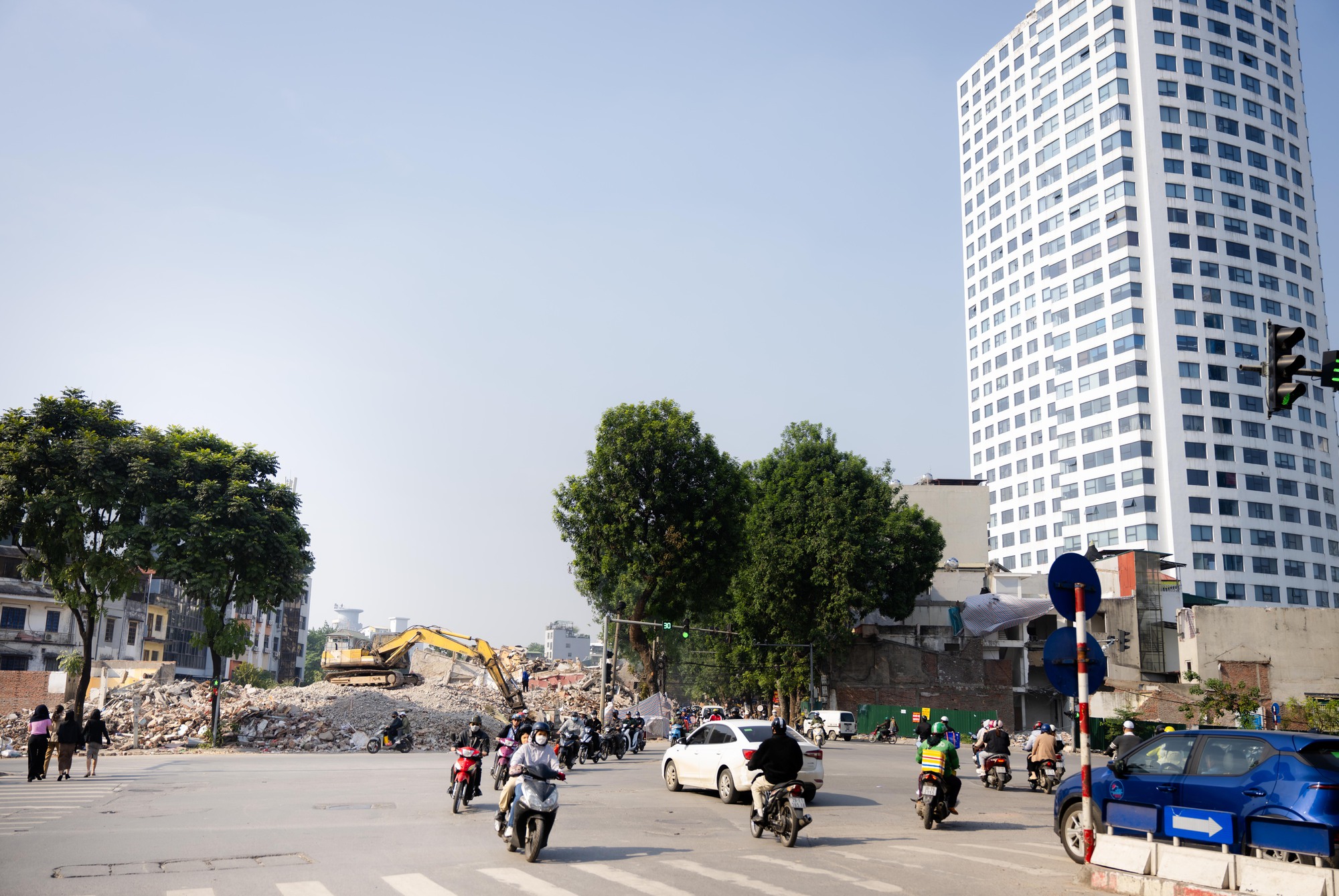 Toàn cảnh hiện trạng đường Đê La Thành sau khi được giải toả để xây đường vành đai 1- Ảnh 9. Toàn cảnh hiện trạng đường Đê La Thành sau khi được giải toả để xây đường vành đai 1- Ảnh 9.