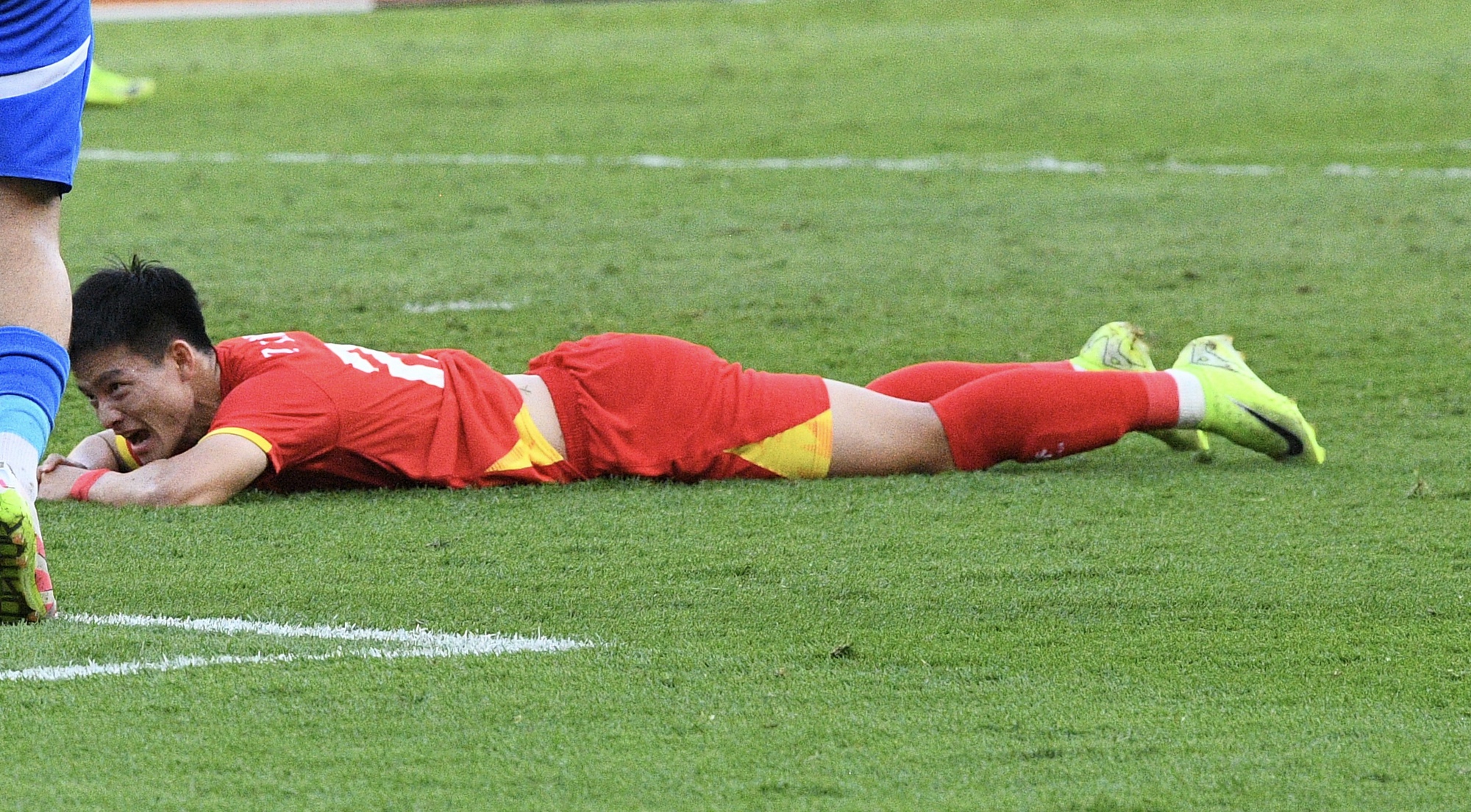 Nam thần 2k3 ăn mừng như Ronaldo, nói 1 câu cực ý nghĩa khi ghi bàn giúp U22 Việt Nam vào chung kết SEA Games- Ảnh 12. Nam thần 2k3 ăn mừng như Ronaldo, nói 1 câu cực ý nghĩa khi ghi bàn giúp U22 Việt Nam vào chung kết SEA Games- Ảnh 12.