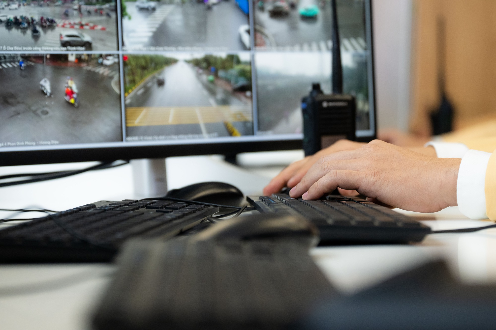 Cú zoom "thần sầu" của camera AI ở Hà Nội- Ảnh 2. Cú zoom "thần sầu" của camera AI ở Hà Nội- Ảnh 2.