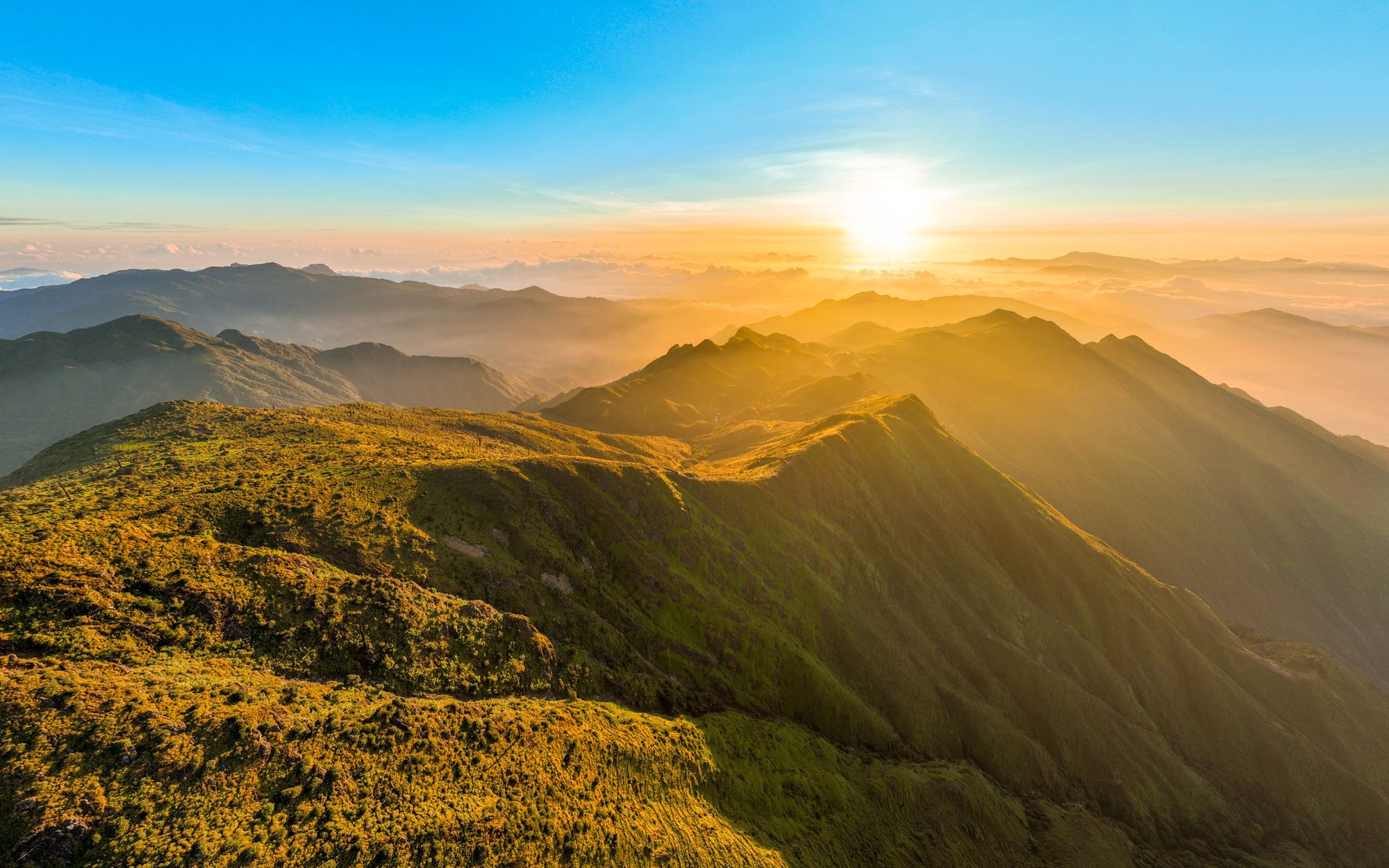 C&aacute;c tỉnh miền n&uacute;i ph&iacute;a Bắc với cảnh sắc h&ugrave;ng vĩ v&agrave; văn h&oacute;a bản địa độc đ&aacute;o trở th&agrave;nh điểm đến hấp dẫn cho những ai t&igrave;m kiếm trải nghiệm trekking, nghỉ dưỡng hay h&ograve;a m&igrave;nh v&agrave;o c&aacute;c lễ hội rực rỡ.