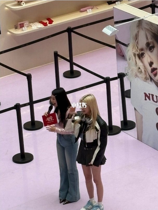 Mỹ nhân hát hay nhất BLACKPINK bị giả mạo, “bản chiết cành” còn ngang nhiên đi ký tặng- Ảnh 1. Mỹ nhân hát hay nhất BLACKPINK bị giả mạo, “bản chiết cành” còn ngang nhiên đi ký tặng- Ảnh 1.