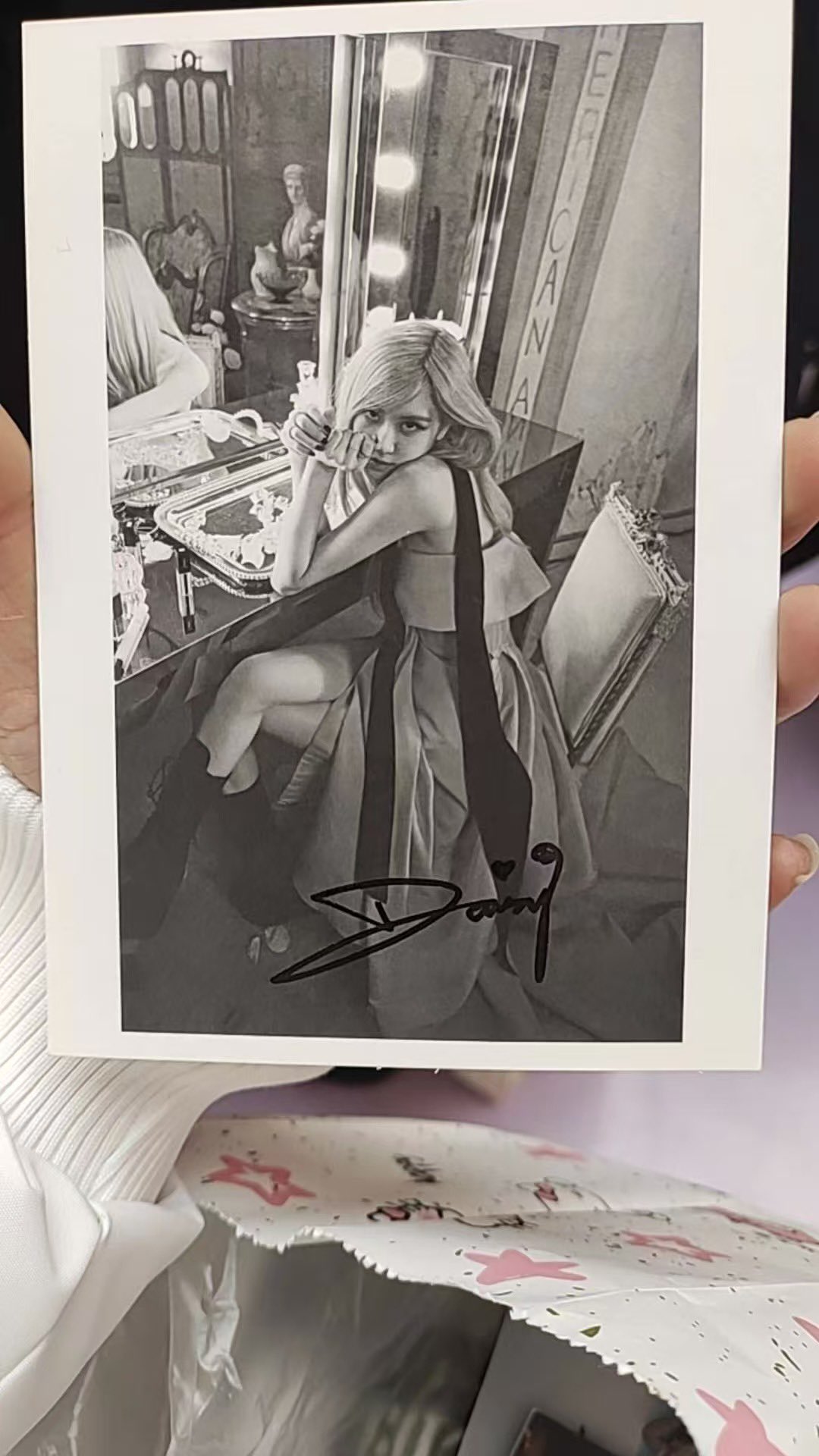 Mỹ nhân hát hay nhất BLACKPINK bị giả mạo, “bản chiết cành” còn ngang nhiên đi ký tặng- Ảnh 2. Mỹ nhân hát hay nhất BLACKPINK bị giả mạo, “bản chiết cành” còn ngang nhiên đi ký tặng- Ảnh 2.