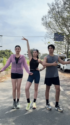 Lương Thùy Linh - Kỳ Duyên rủ nhau chạy bộ: Quay video tấu hài nhưng nhan sắc, vóc dáng vẫn đẳng cấp Hoa hậu!- Ảnh 1. Lương Thùy Linh - Kỳ Duyên rủ nhau chạy bộ: Quay video tấu hài nhưng nhan sắc, vóc dáng vẫn đẳng cấp Hoa hậu!- Ảnh 1.