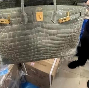 "Mỹ nhân phim giờ vàng" khóc lóc ngày đêm đòi ly hôn bằng được chồng đại gia vừa đi tù- Ảnh 3. "Mỹ nhân phim giờ vàng" khóc lóc ngày đêm đòi ly hôn bằng được chồng đại gia vừa đi tù- Ảnh 3.