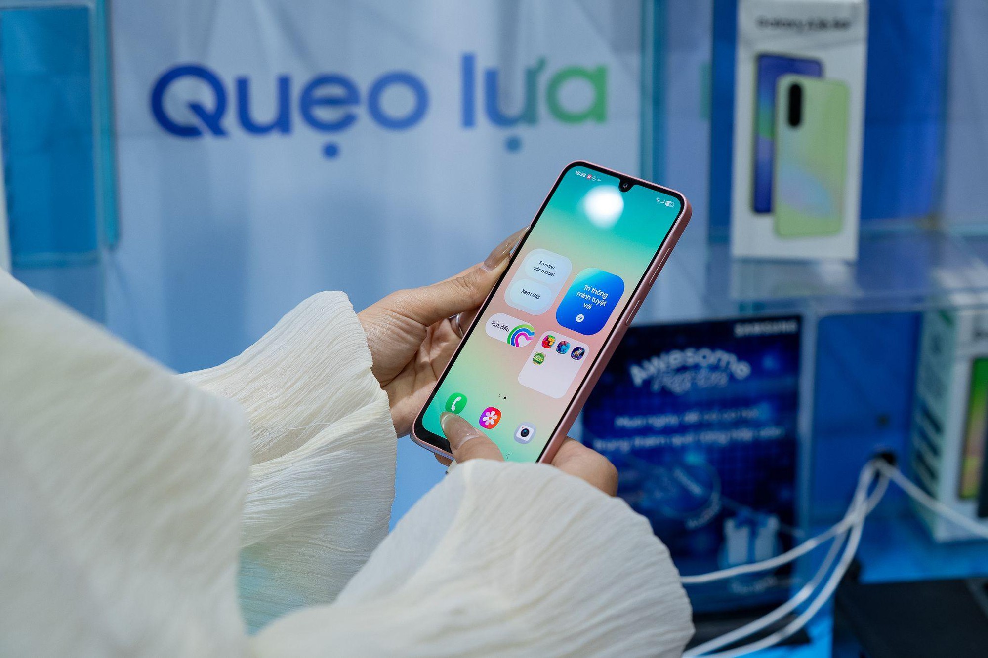 Awesome Immersive Tour mang l&ocirc; t&ocirc;, xin xăm đến phố đi bộ Nguyễn Huệ - thu h&uacute;t loạt TikToker v&agrave; sao đ&igrave;nh đ&aacute;m- Ảnh 14.