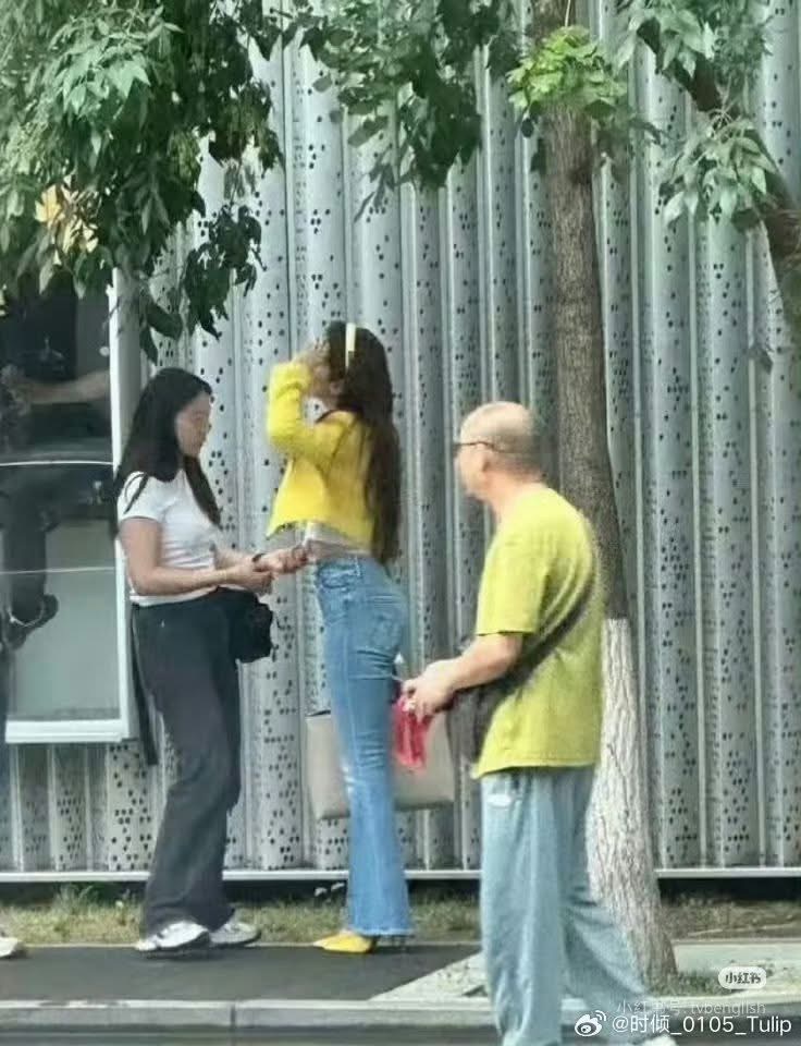 Lưu Diệc Phi dáng chuẩn cỡ nào, nhìn cách diện quần mới nhất là biết!- Ảnh 2.