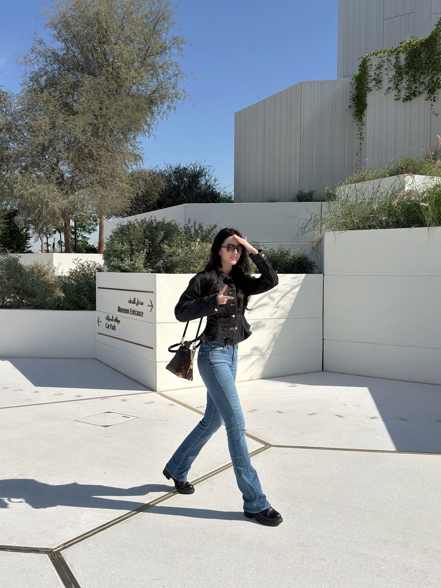 Lưu Diệc Phi dáng chuẩn cỡ nào, nhìn cách diện quần mới nhất là biết!- Ảnh 3.